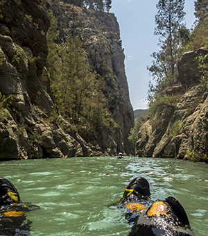 ¡Que agradable paseo! Rafting Montanejos Dinamic Adventure Que hacer en Montanejos Aventura